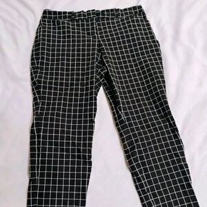 Worthington Black and White Grid Pattern Pants